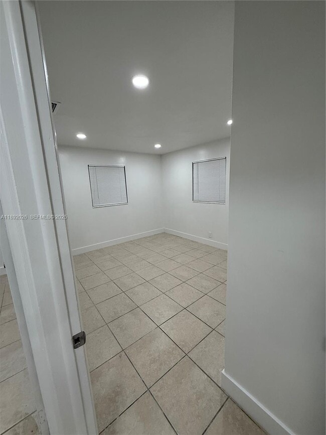 Building Photo - 1600 W 14th St