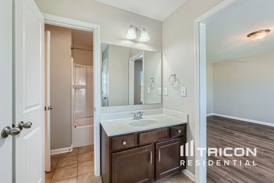 Building Photo - 3019 Burgess Dr