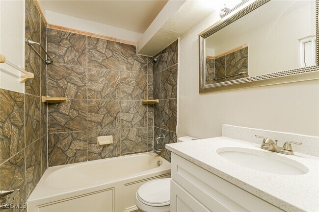 Building Photo - 1045 Albany Ave