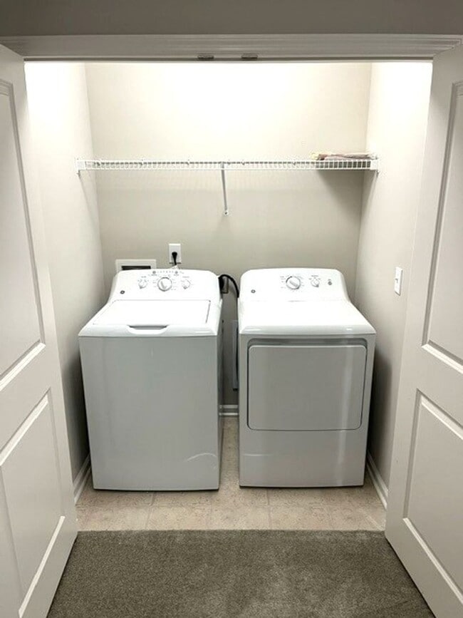 Building Photo - Coming Soon - Lovely 2 Bedroom 2.5 Bath Townhome in Goose Creek!