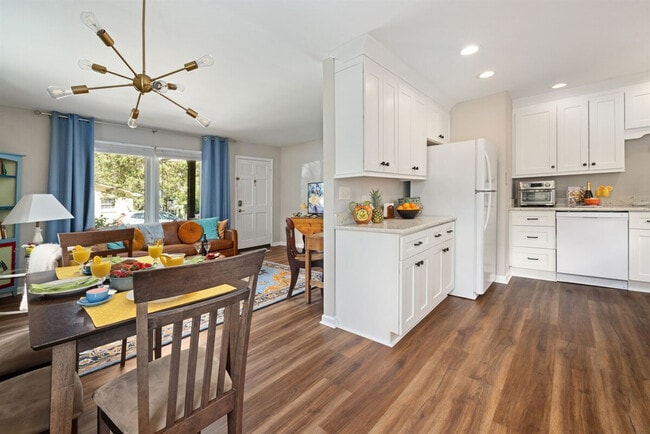 Building Photo - 500 Oak Ave