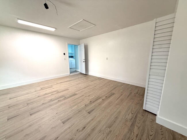 Building Photo - 15859 68th Ct N