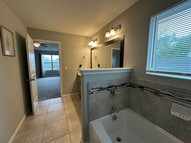 Building Photo - Spacious and beautifully designed home wit...