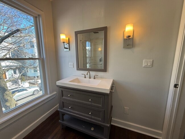 Building Photo - 30 Thornley St