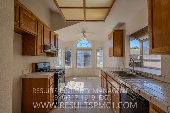Building Photo - Beautiful Antelope Home - Available Now!