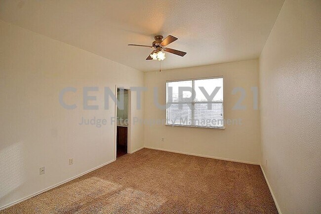 Building Photo - Charming 3/2/2 in Summit Oaks For Rent!