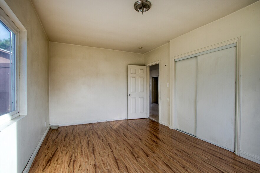 Building Photo - 5246 Phillips Blvd