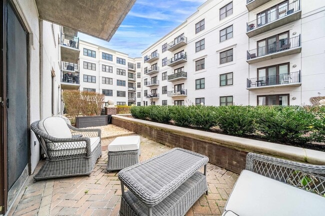 Building Photo - 1200 Grand St