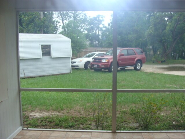 Building Photo - 2 Bed 1 bath Granite Countertops  Screen Porch Call Carole Arcaro Deltona Lakes Realty 386-216-4900