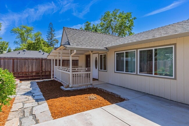 Building Photo - Family Home and In-Law Unit for Rent