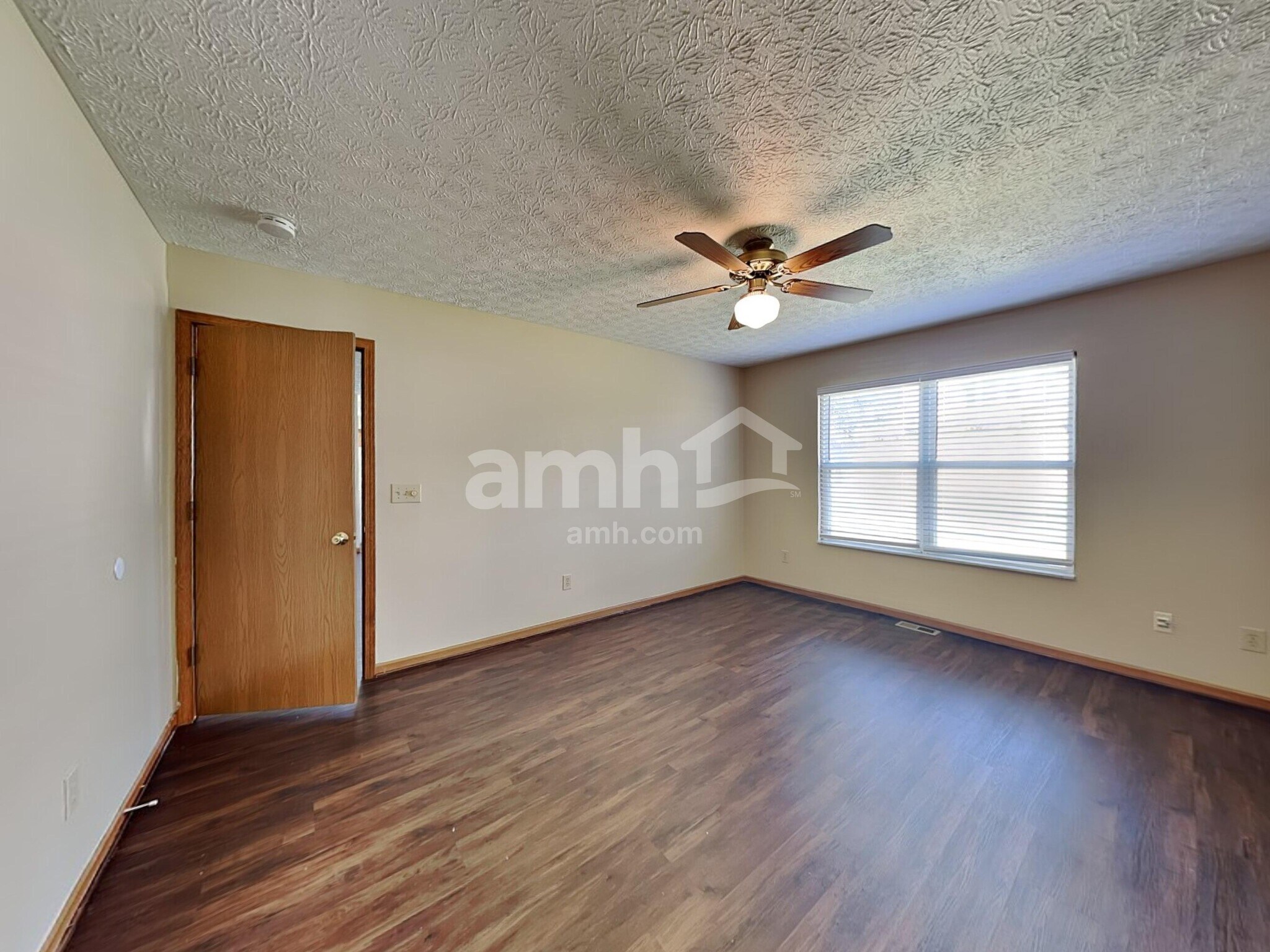 Building Photo - 1960 Queens Meadow Ln