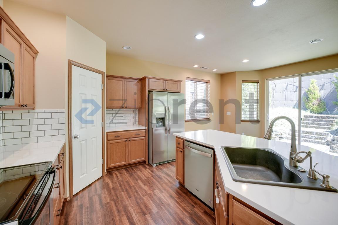 Building Photo - Unit