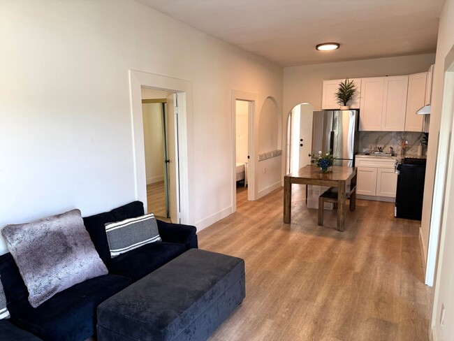 Building Photo - 1 MONTH FREE! 4 Bed 2 Bath in Echo Park wi...