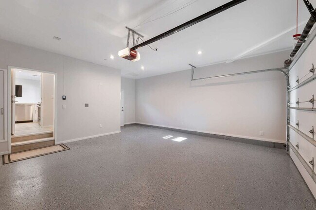 Building Photo - Sonoma 4 Bed 2 Bath Home.
