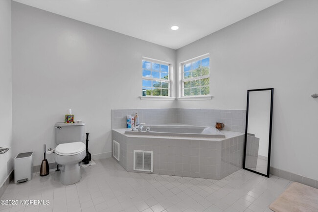 Building Photo - 210 Wingate Ct