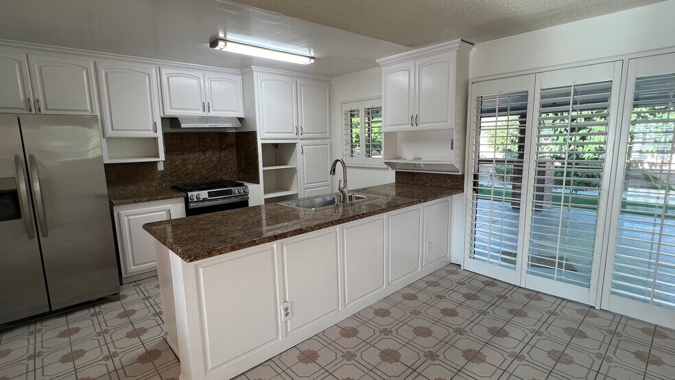 Building Photo - 7728 Sausalito Ave