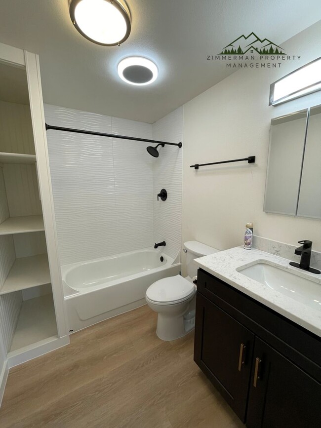 Building Photo - UPDATED 2 Bedroom, 1 Bathroom Home in Lowell