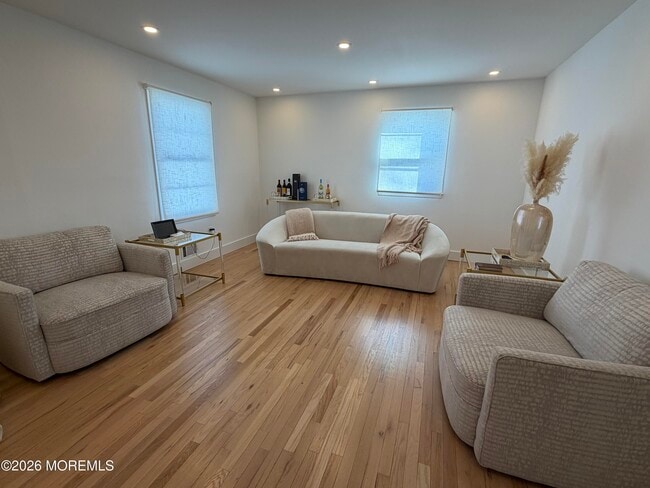 Building Photo - 534 Apple Dr