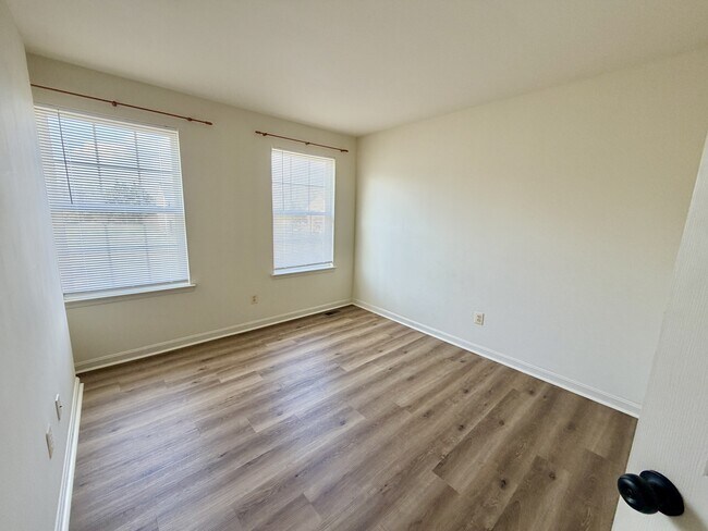 Building Photo - 197 Glenhurst Dr