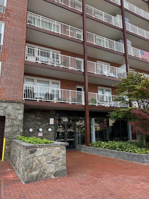 Building Photo - 666 Shore Rd