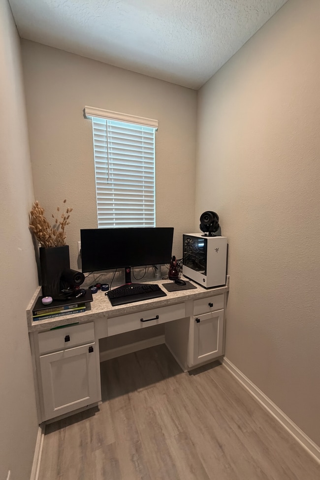Building Photo - Spacious & Modern Layout – Perfect for Ent...