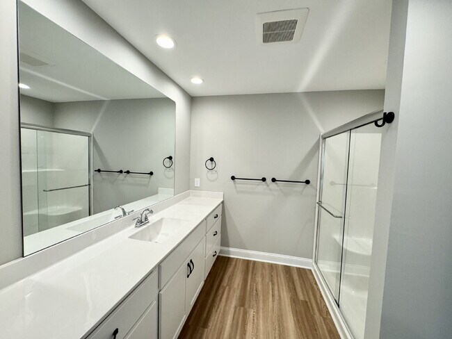 Building Photo - Charming 3-bedroom home ready to welcome its first family!