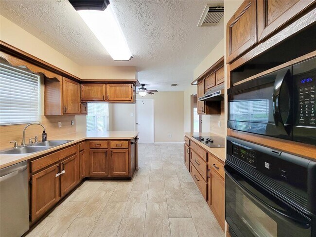 Building Photo - 21303 Park Holly Ct
