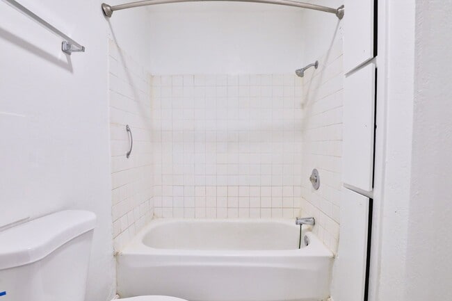 Building Photo - 1417 E Southern Ave