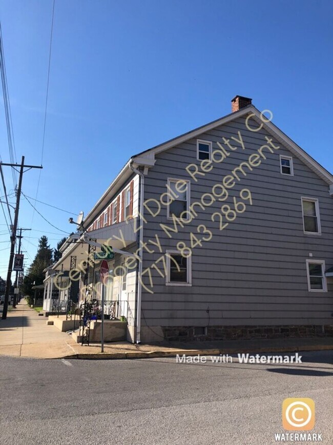 Building Photo - Very Spacious First Floor 2 Bedroom in Dov...