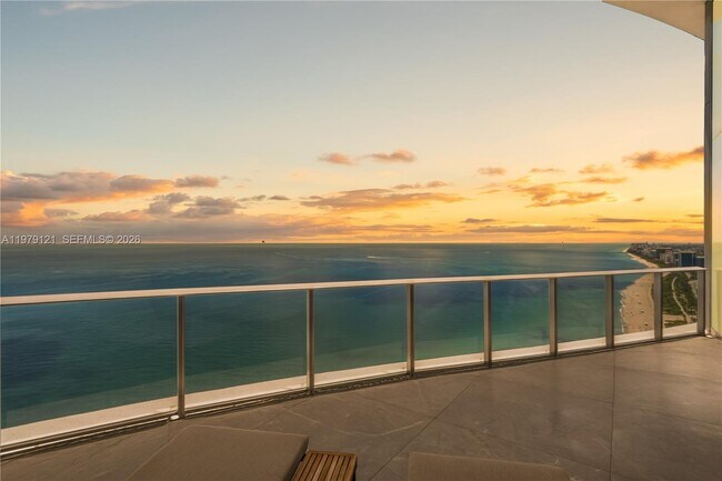 Building Photo - 15701 Collins Ave