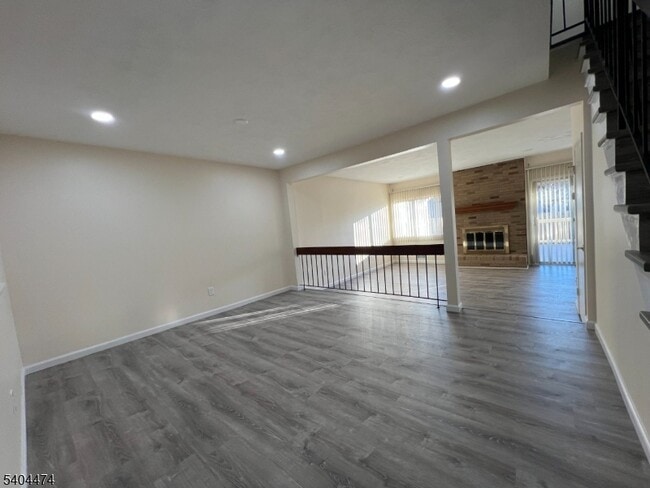 Building Photo - 124 Chelsea Way