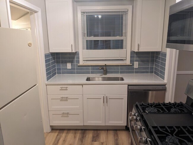 Building Photo - 1261 E Chesterfield St