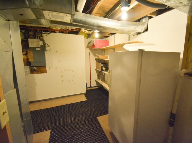 Building Photo - ALL UTILITIES PAID-NO LAWN CARE 4-Bedroom Home with Spacious Master Suite & Country Charm