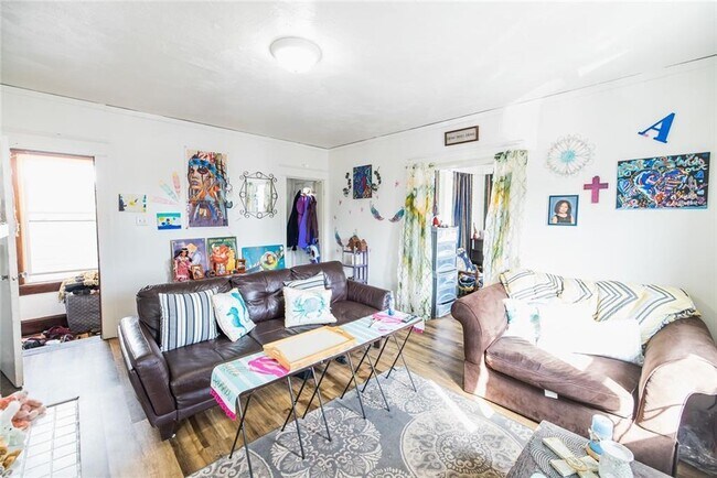 Building Photo - 839 E 26th St