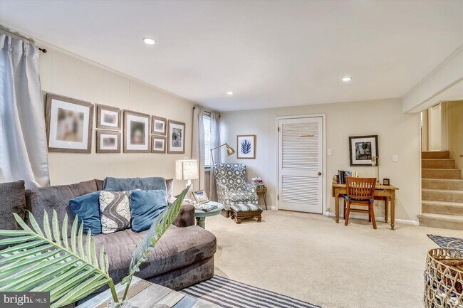 Building Photo - 1048 Dalebrook Dr