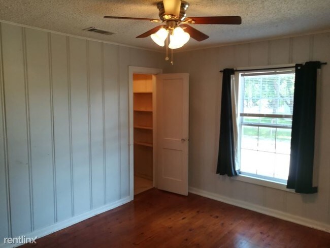 Building Photo - 5412 Meandering Rd