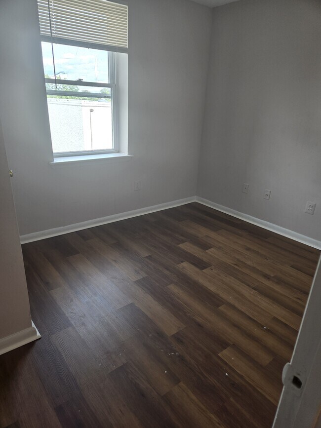 Building Photo - 881 N 41st St