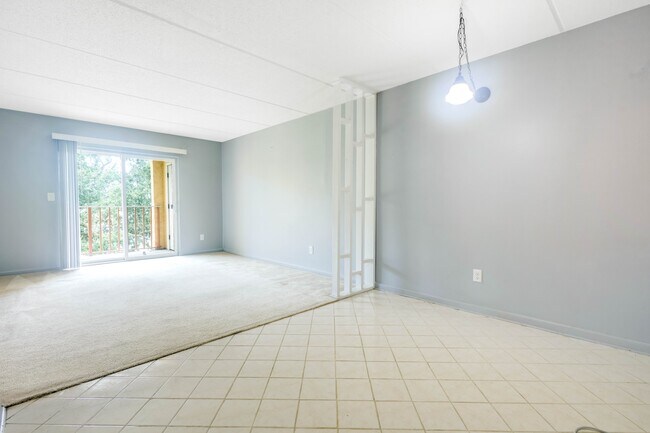 Building Photo - 209 W Miracle Strip Pkwy