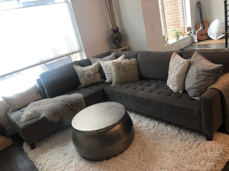 Building Photo - 3030 Wilson Ct