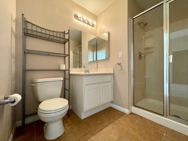 Building Photo - COMING SOON!!! 2 Bedroom 2 Bathroom 2 Story Condo in Palm Desert