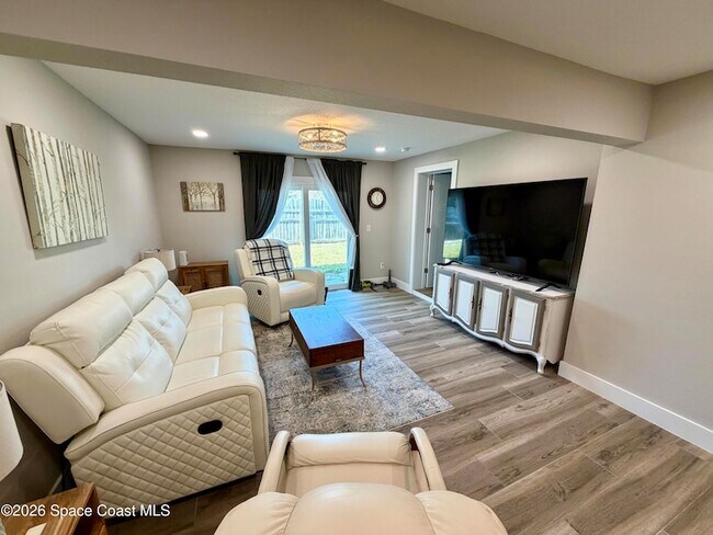 Building Photo - 140 Norwood Ave