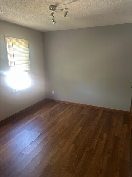 Building Photo - 2839 Sterling Park Dr
