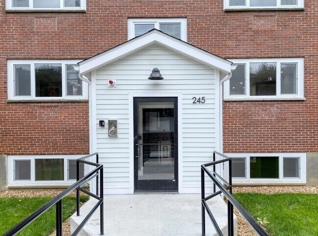 Building Photo - 245 Elm St