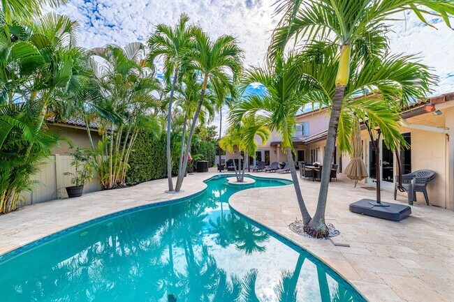 Building Photo - 2519 Barcelona Dr