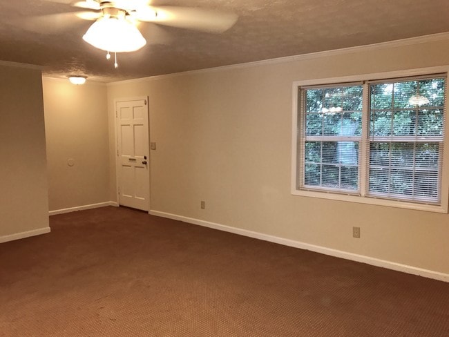 Building Photo - 330 Winding River Dr