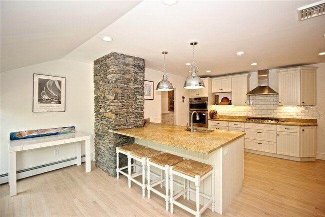Building Photo - 215 Coggeshall Ave