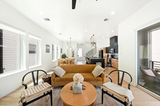 Building Photo - 3008 Delano St