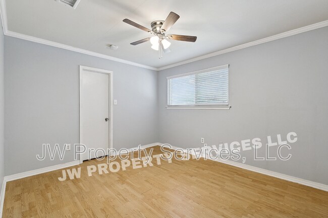 Building Photo - 3228 Lake Trail Dr