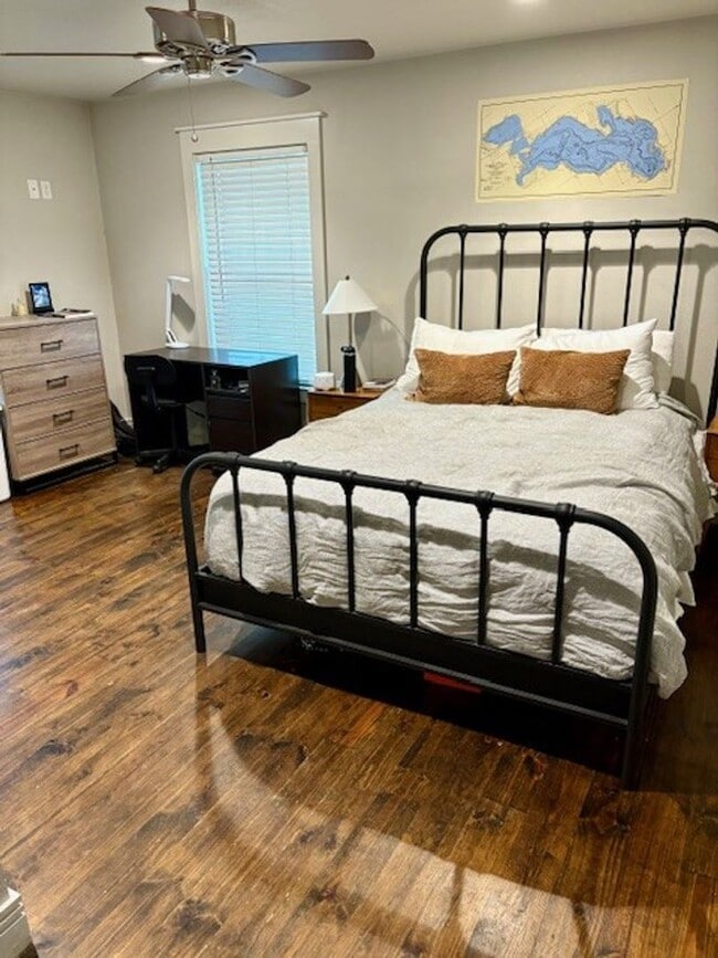 Building Photo - 2 bedroom HOUSE on the edge of Baylor's campus!