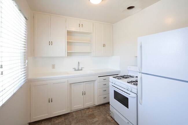 Building Photo - *OPEN HOUSE: 8/2 10-11AM* Vintage Charm in...